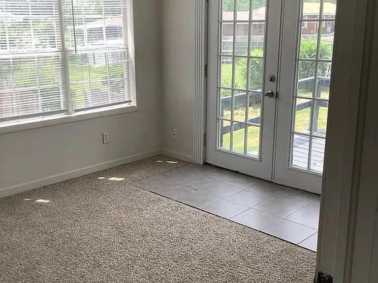 221 SE Wilshire Ave — Photo 9