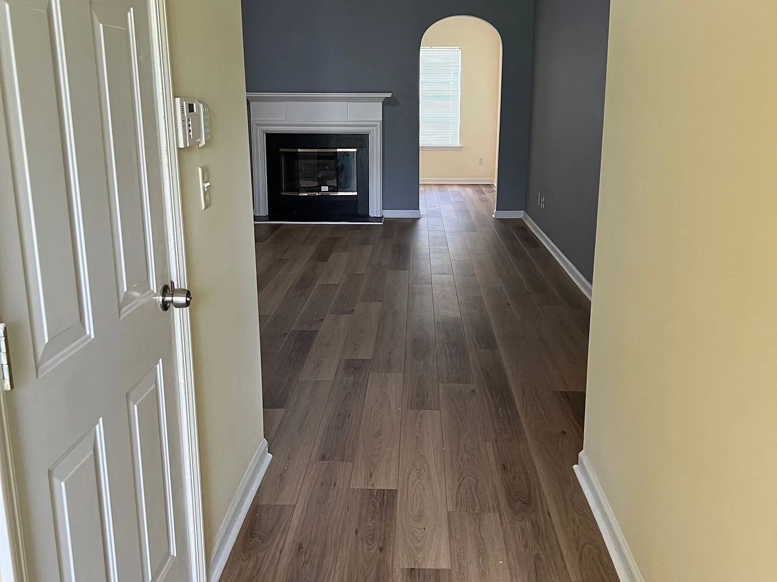 3 bed, 2.0 bath, 1800 sqft, $2,150 — Photo 2