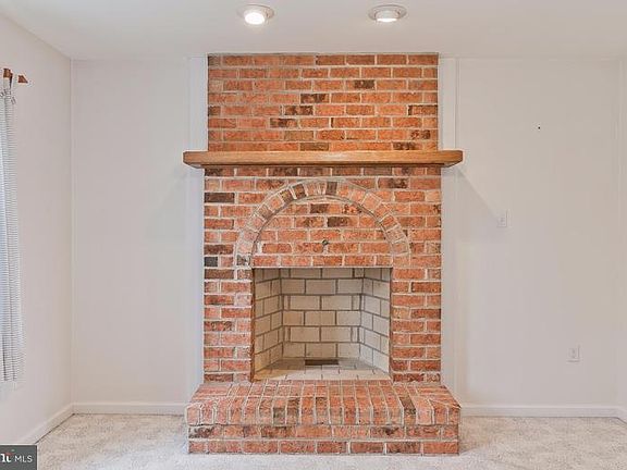 4th image of 9904 Sandlewood Ct