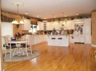 9 Kimberly Ct, East Hanover, NJ 07936