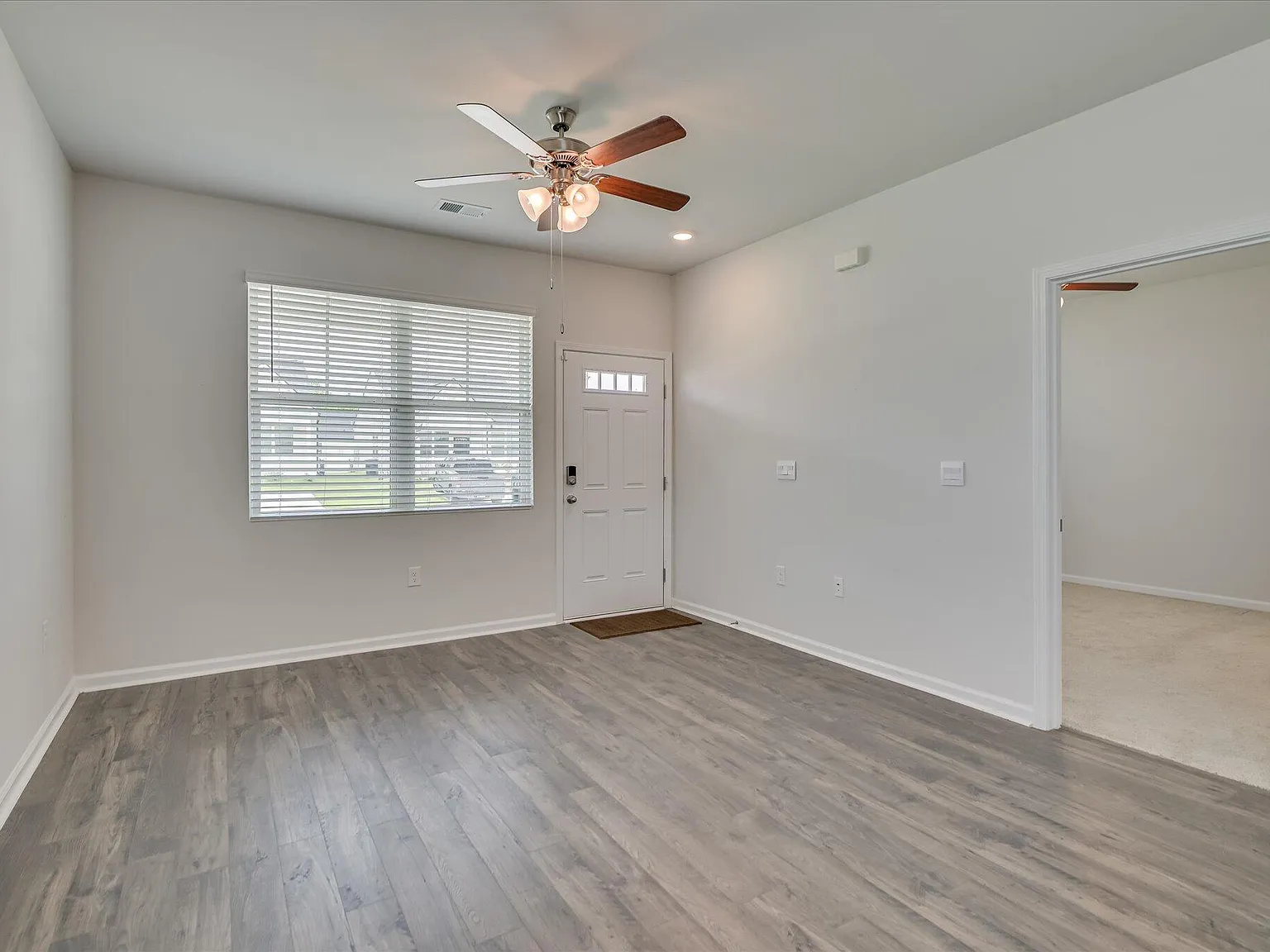 3 bed, 2.0 bath, 1256 sqft, $1,695 — Photo 4