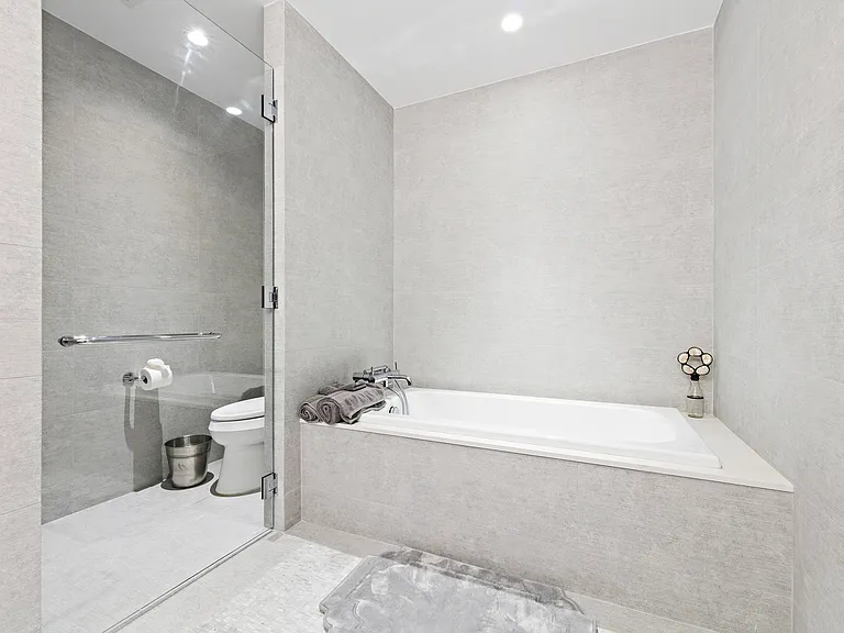 30 Melrose Ter #408 — Photo 16