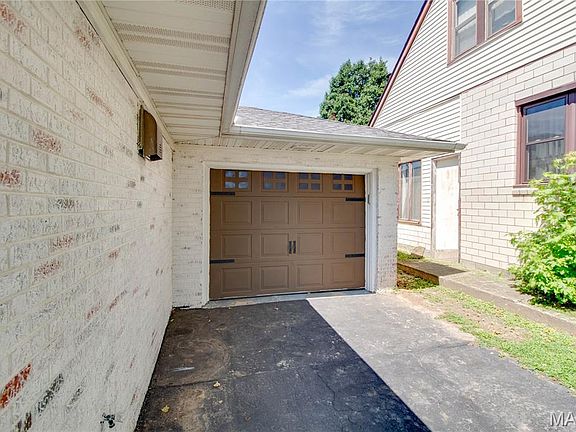 4th image of 104 N Franklin St