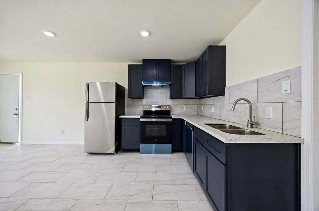 3 bed, 2.0 bath, 1098 sqft, $1,500 — Photo 4
