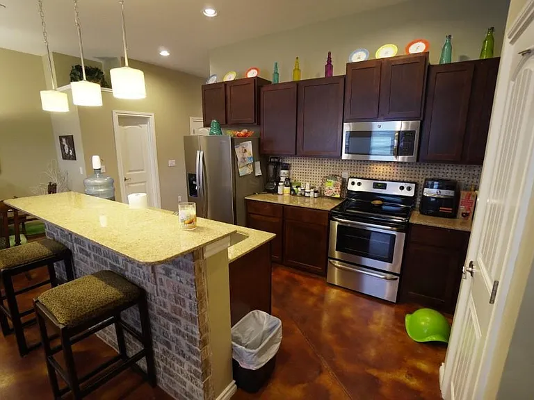 473 S Fretz Ave #473 — Photo 4