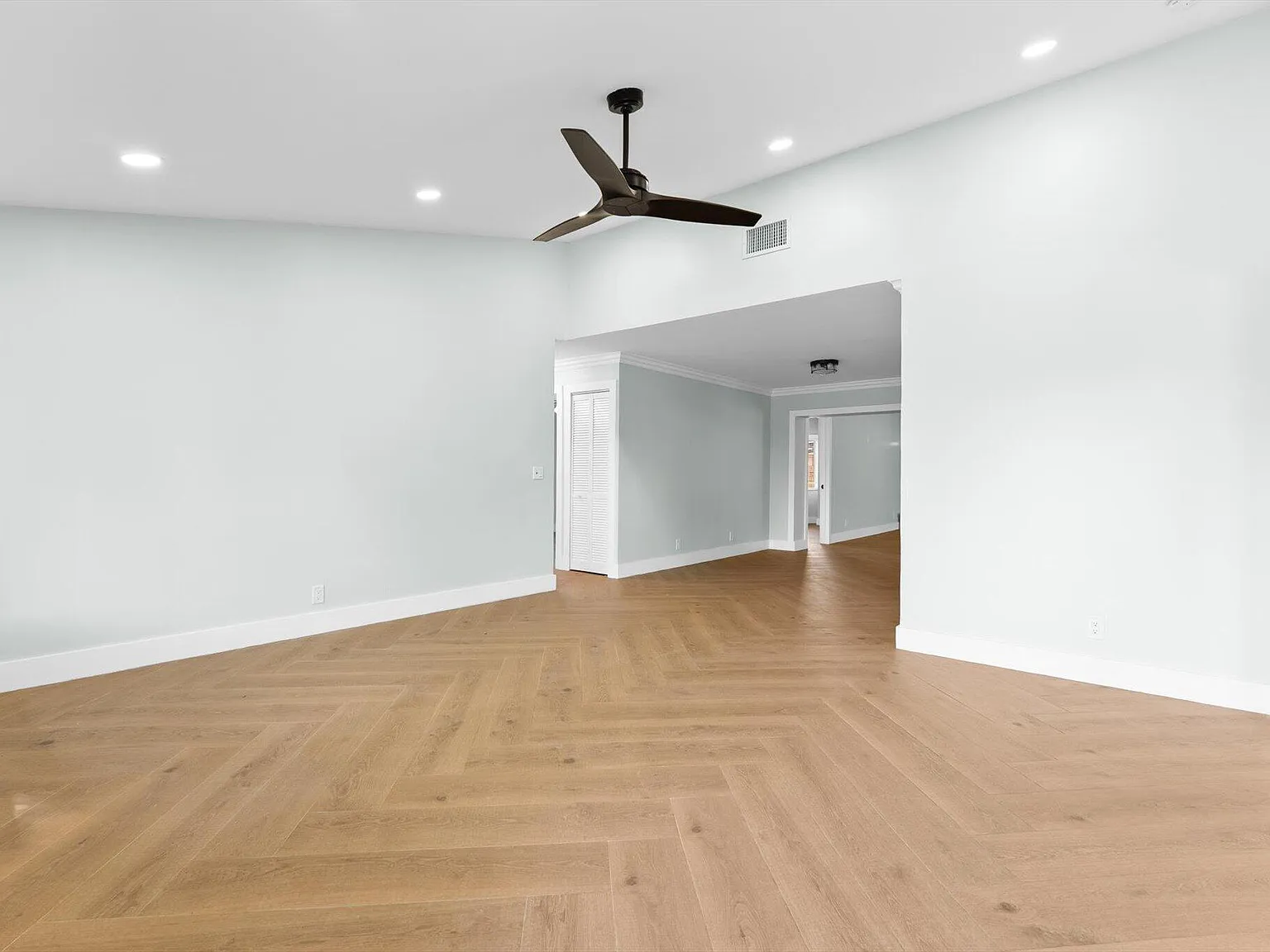 4 bed, 2.0 bath, 1995 sqft, $4,750 — Photo 3