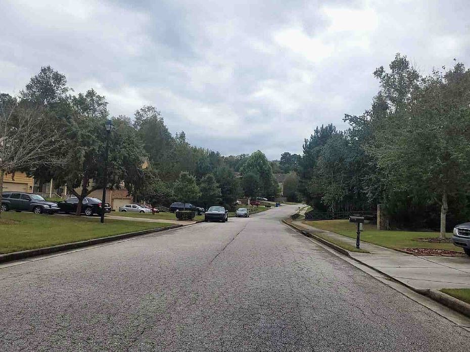 Exterior Neighborhood (street photo)