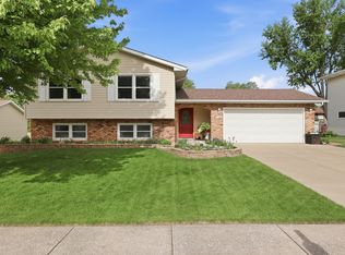 3706 Tam O Shanter Dr, Bettendorf, IA 52722