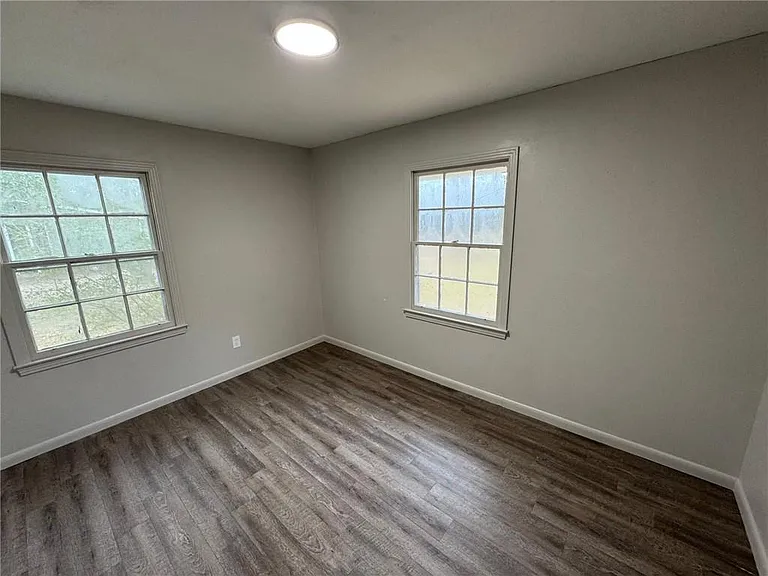 4734 Clarendon Dr — Photo 16