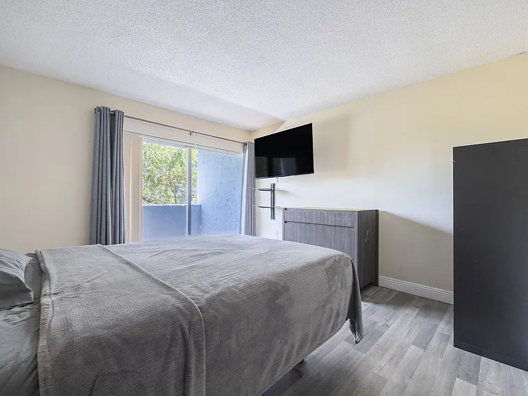 9365 Fontainebleau Blvd — Photo 11