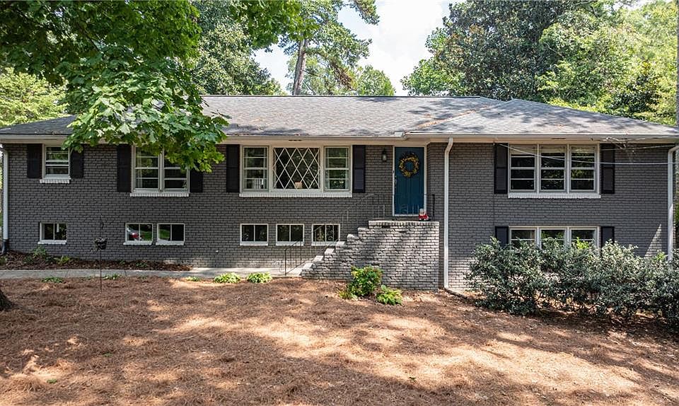 1st image of 119 Rhodes Dr