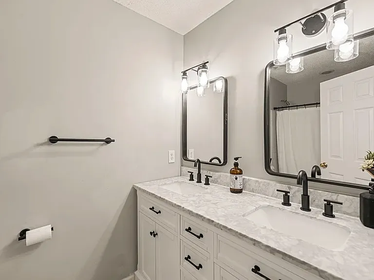 8100 Knebworth Ct — Photo 19