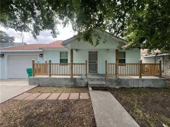 230 N Houston St, Aransas Pass, TX 78336