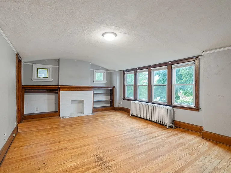 3372 N Downer Ave — Photo 5