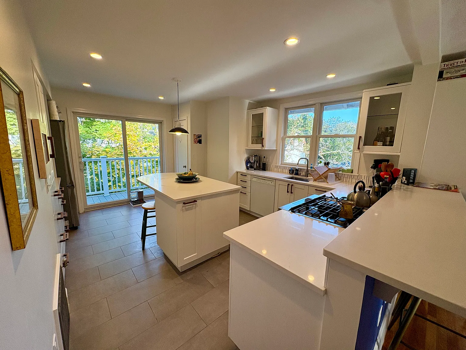 2 bed, 1040 sqft, $3,500 — Photo 4