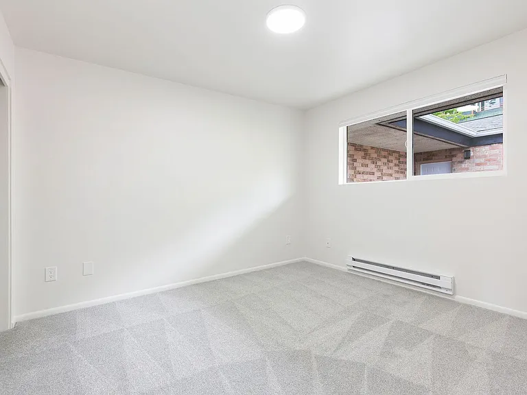 Barrett Apartments — Photo 14