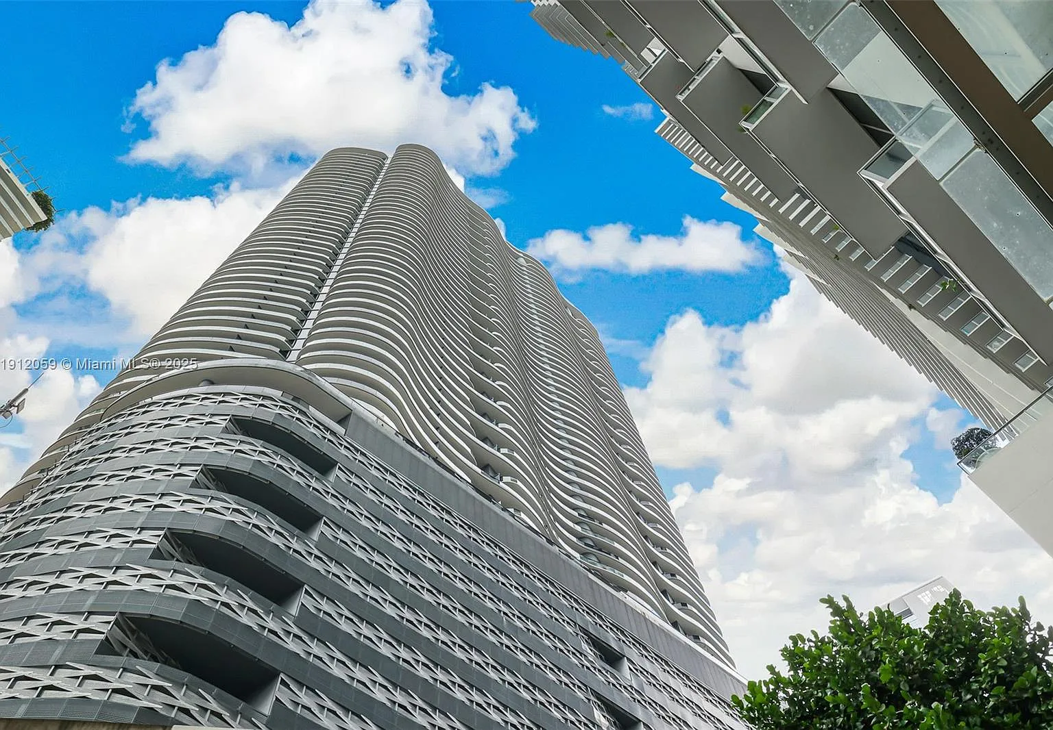 Brickell Flatiron Condo — Photo 2