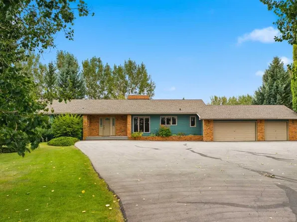 30175 N Woodland Way, Rocky View County, AB T3R 1G7