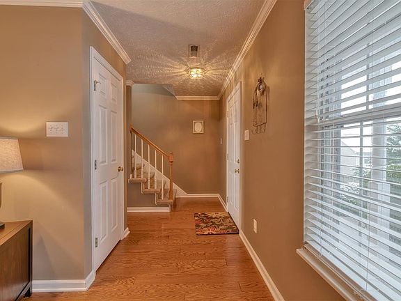 5th image of 806 Dowry Ln