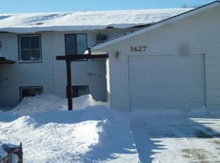 1427 7th Ave NE, Jamestown, ND 58401