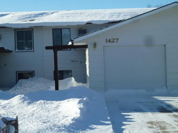 1427 7th Ave NE, Jamestown, ND 58401
