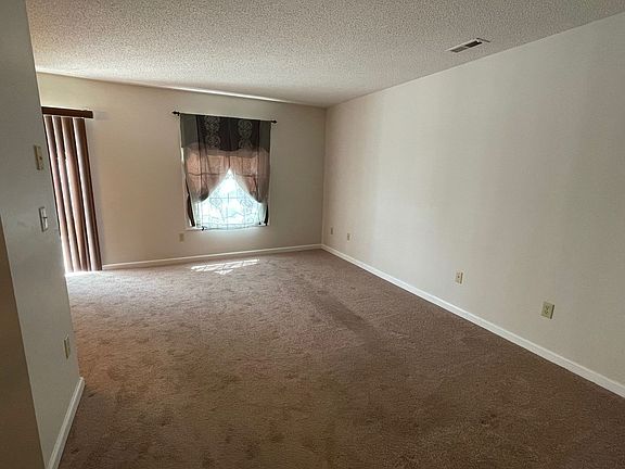 5th image of 2415 Avonlea Ln