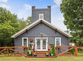 32 Stuart St, Canton, NC 28716