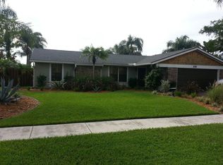 110 Cambridge Ln, Royal Palm Beach, FL 33411
