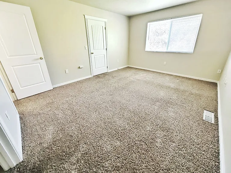 1008 S Locust St — Photo 9