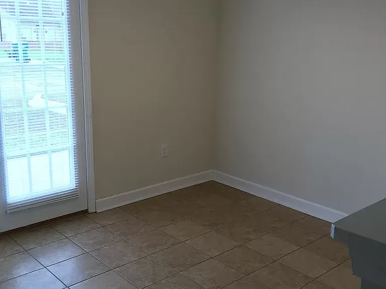 533 Claire Pl #533 — Photo 6