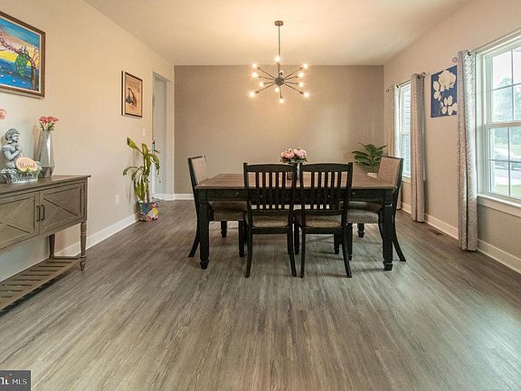 5th image of 106 Cardinal Ct