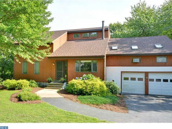 2 E Emmett St, Phoenixville, PA 19460