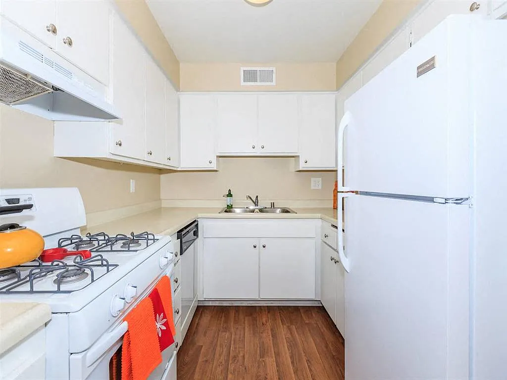 Mojave Blue Apartments — Photo 4