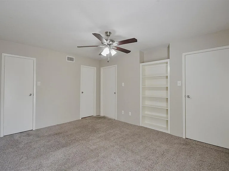 12905 Woodforest Blvd #704 — Photo 14