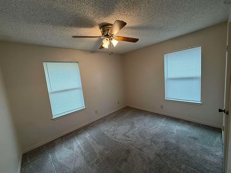 4830 Lovers Ln — Photo 12