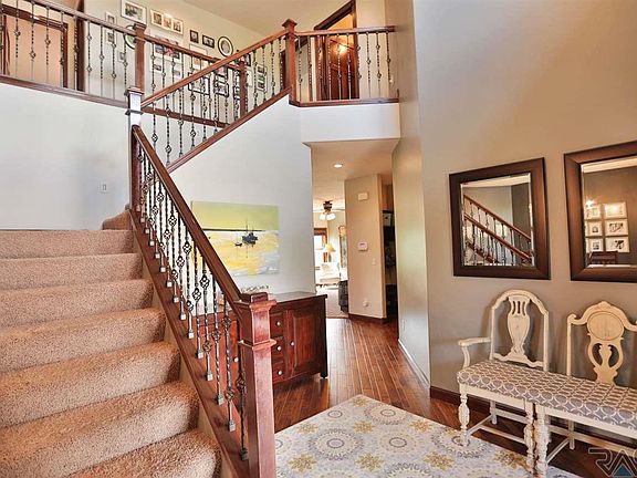 2nd image of 610 W Garden Pl