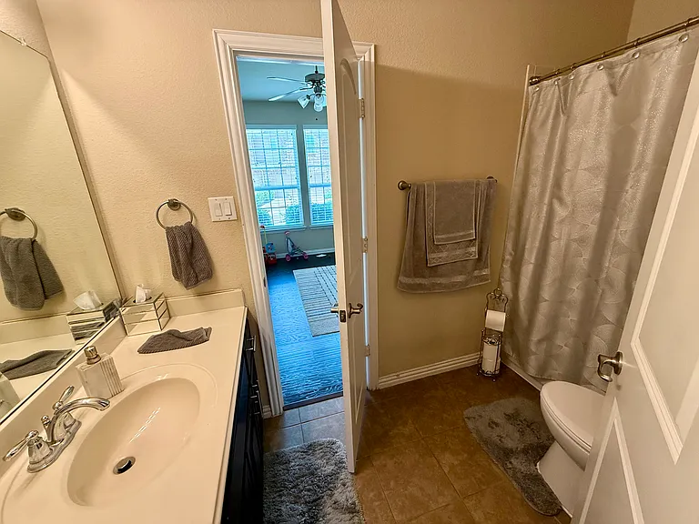 1932 Sherburne St — Photo 22