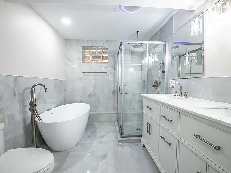 5013 W Montrose Ave #G — Photo 16