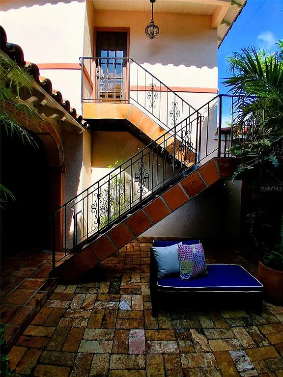 1 bed, 1.0 bath, 488 sqft, $2,400 — Photo 1