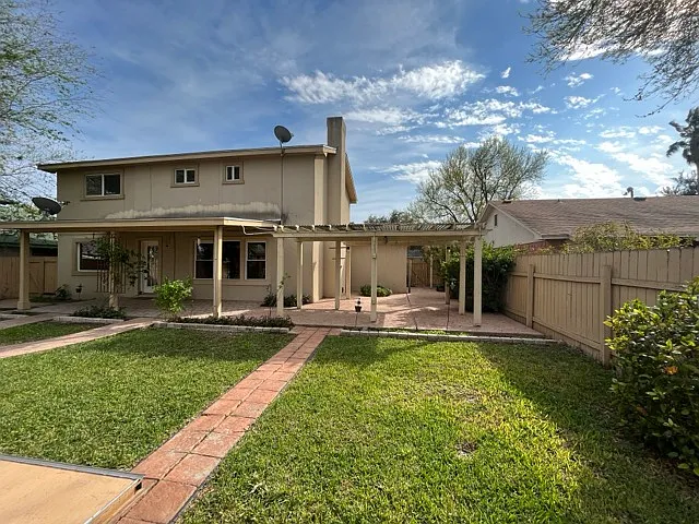 1924 W Iris Ave — Photo 3