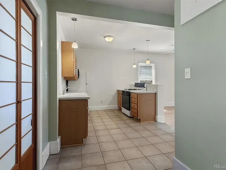 914 E Iowa Ave — Photo 21