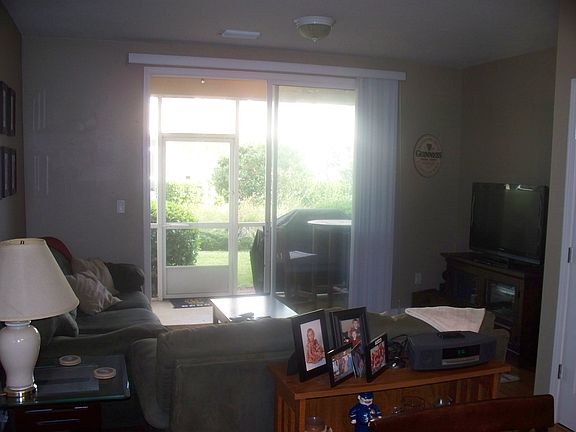 Living Room to Covered Lanai