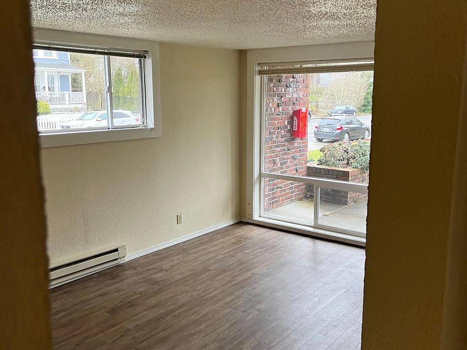 1st image of 3909 N 34th St #10
