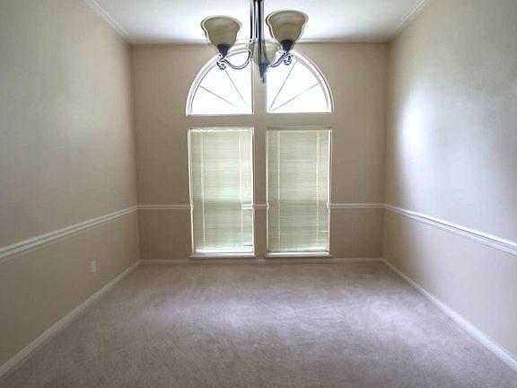 3rd image of 608 Wheatland Dr.