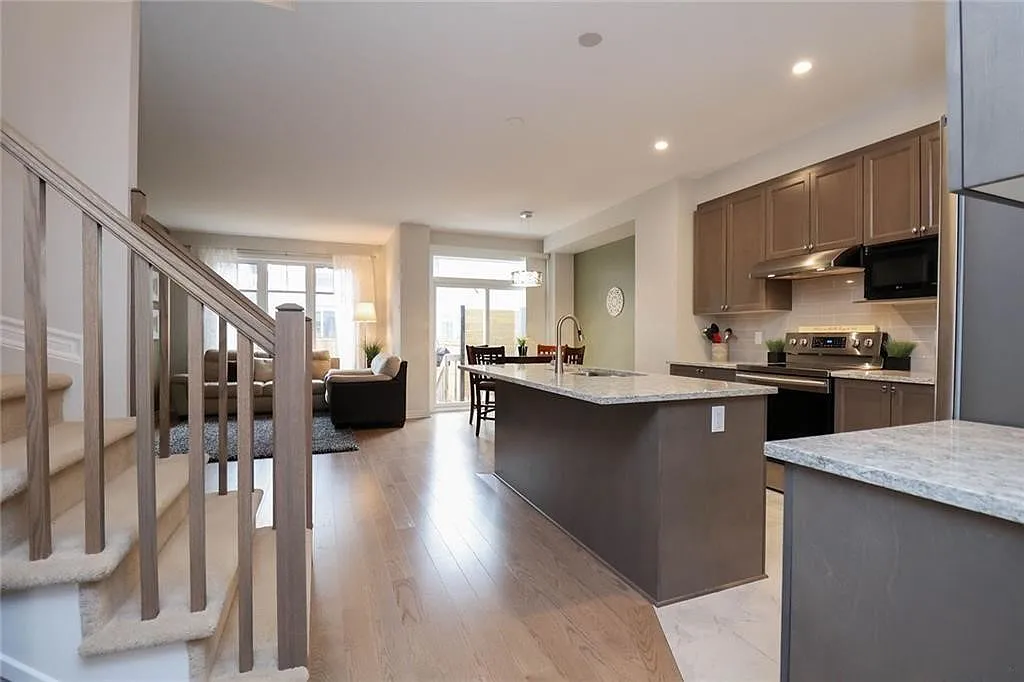 3 bed, 2.5 bath, 1700 sqft, $2,700 — Photo 2