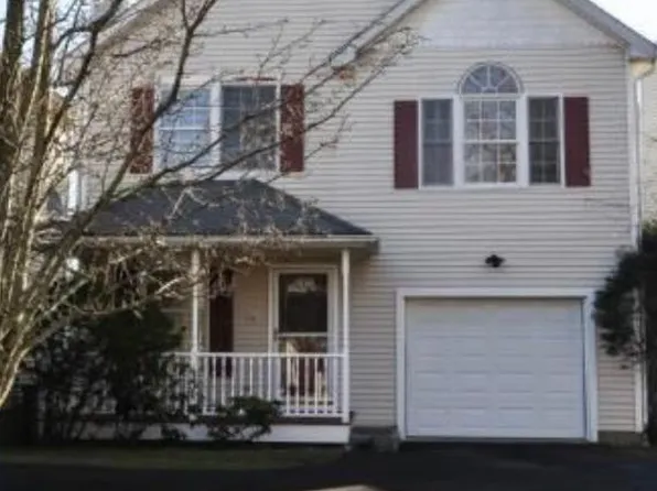 7 Dora St, Stamford, CT 06902