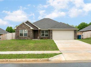 2012 Ridge St, Gentry, AR 72734