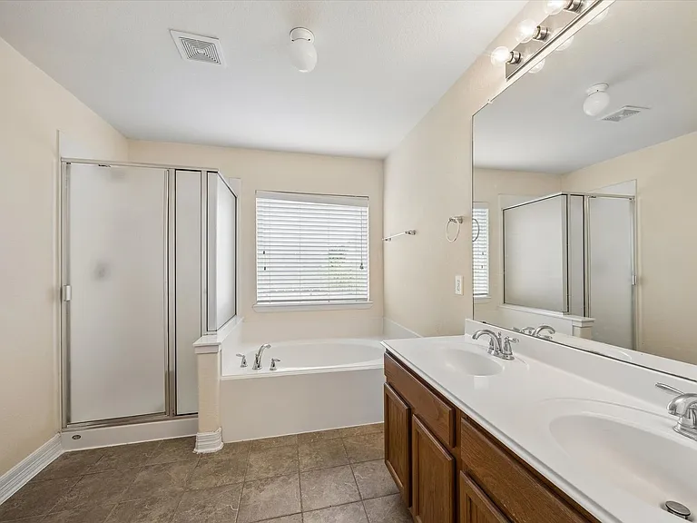 10108 Hidden Creek Falls Ln — Photo 14