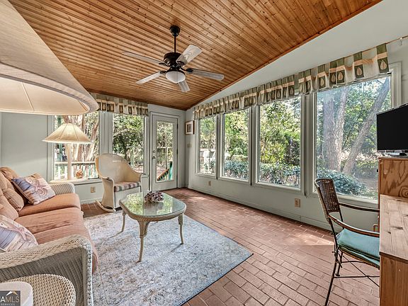4th image of 235 Winterberry Dr