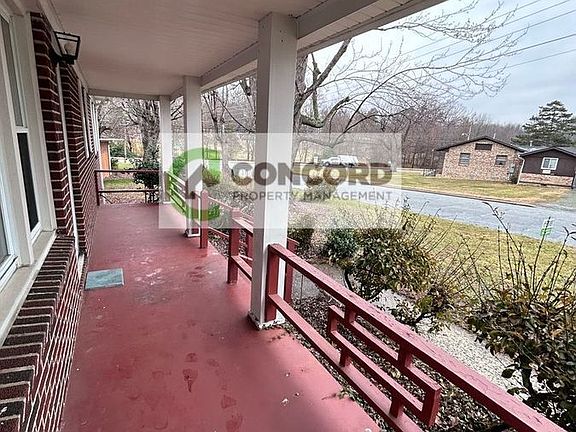 3rd image of 1904 Rayston Dr